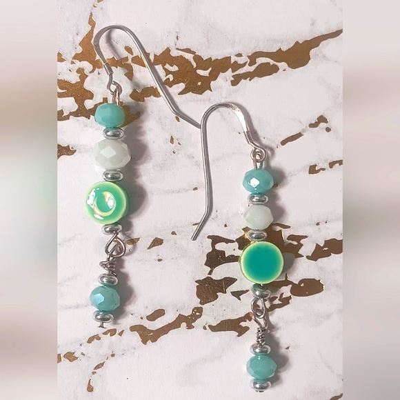Handcrafted Beaded Dangle  Earrings By London Bridges 925 Sterling Hoo… - Picture 1 of 3